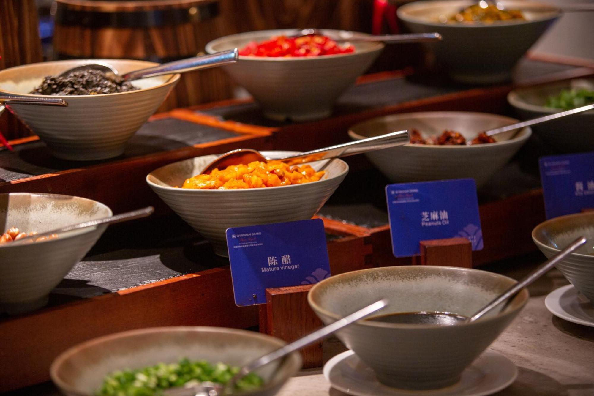 Hotel Wyndham Grand Plaza Royale Hot Springs Fenghuang Zewnętrze zdjęcie